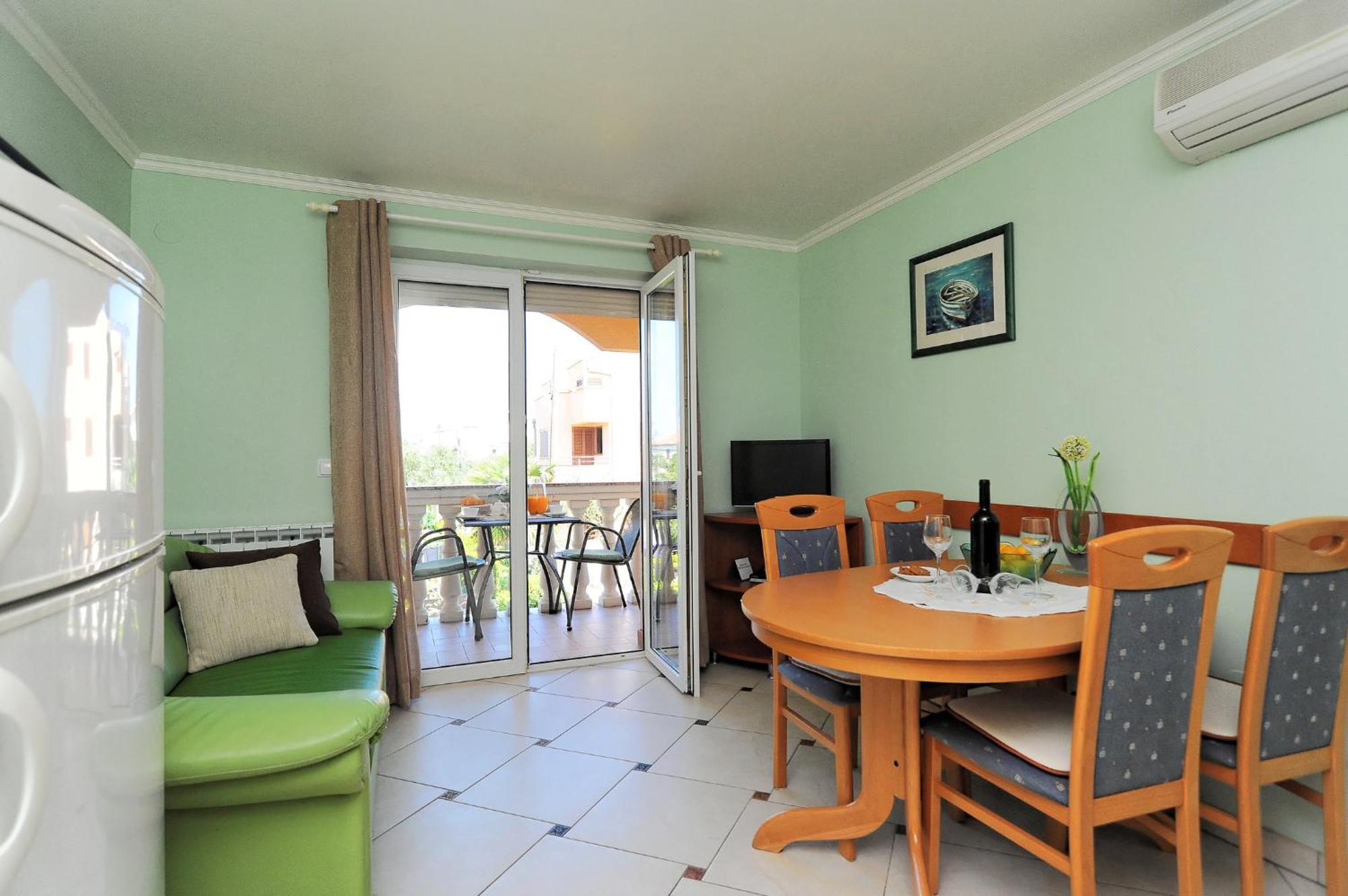 Elvira Apartma Sukosan
